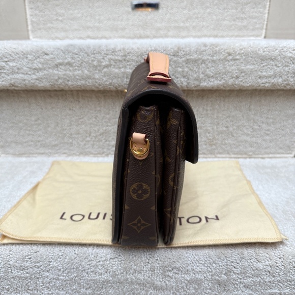 Louis Vuitton Monogram Pochette Metis - Picture 6 of 10
